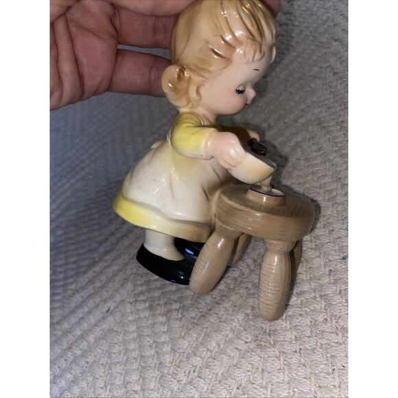Vtg Josef Originals Figurine Happiness Is Making Mud Pies Girl Collectible - Picture 11 of 12